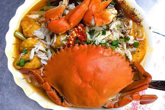 Quán bánh canh cua vỉa hè ngon nức tiếng, bát đắt nhất lên đến 200.000 đồng