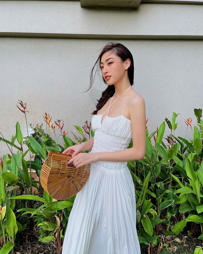 5 kiểu váy hai dây được mỹ nhân Việt ưa chuộng: Dễ tìm mua nhưng hiệu quả tôn dáng không phải dạng vừa!-12