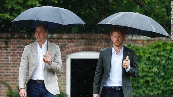 Giữa lúc căng thẳng lên cao trào, bức thư cũ của Công nương Diana được tiết lộ, kể về quan hệ của anh em William – Harry gây xúc động-1