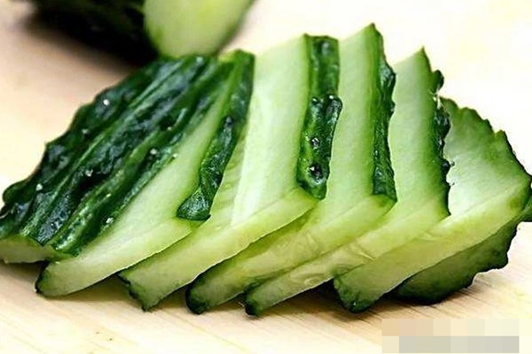 4 cách ăn dưa chuột sai lầm mà nhiều người vẫn làm, không cẩn thận có thể gây tiêu chảy, thậm chí ngộ độc, ung thư-1