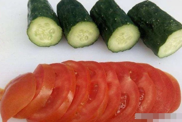 4 cách ăn dưa chuột sai lầm mà nhiều người vẫn làm, không cẩn thận có thể gây tiêu chảy, thậm chí ngộ độc, ung thư-4