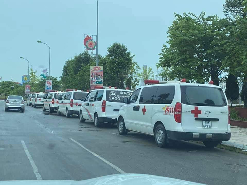 Loạt ảnh TP Bắc Giang vắng lặng, phương tiện chủ yếu di chuyển trên đường là... xe cứu thương-4