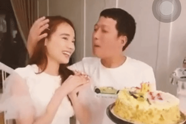 Trường Giang để lộ ngoại hình gây chú ý sau khi về quê làm phụ hồ”-4