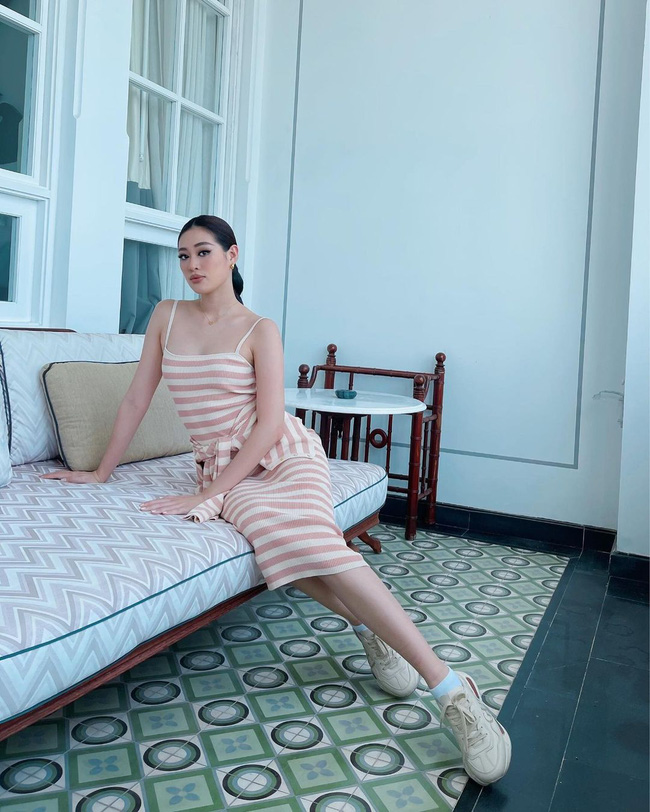 Style đời thường của Khánh Vân trái ngược hẳn với phong cách lồng lộn khi nàng hậu đi thi Miss Universe-14