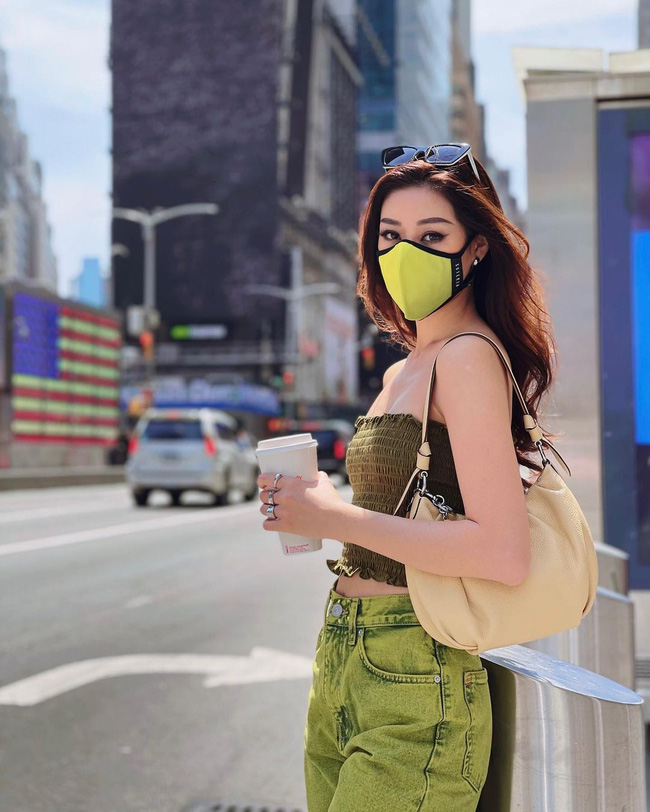 Style đời thường của Khánh Vân trái ngược hẳn với phong cách lồng lộn khi nàng hậu đi thi Miss Universe-2