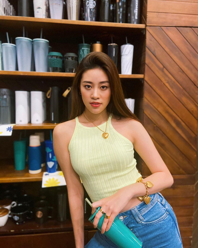 Style đời thường của Khánh Vân trái ngược hẳn với phong cách lồng lộn khi nàng hậu đi thi Miss Universe-8
