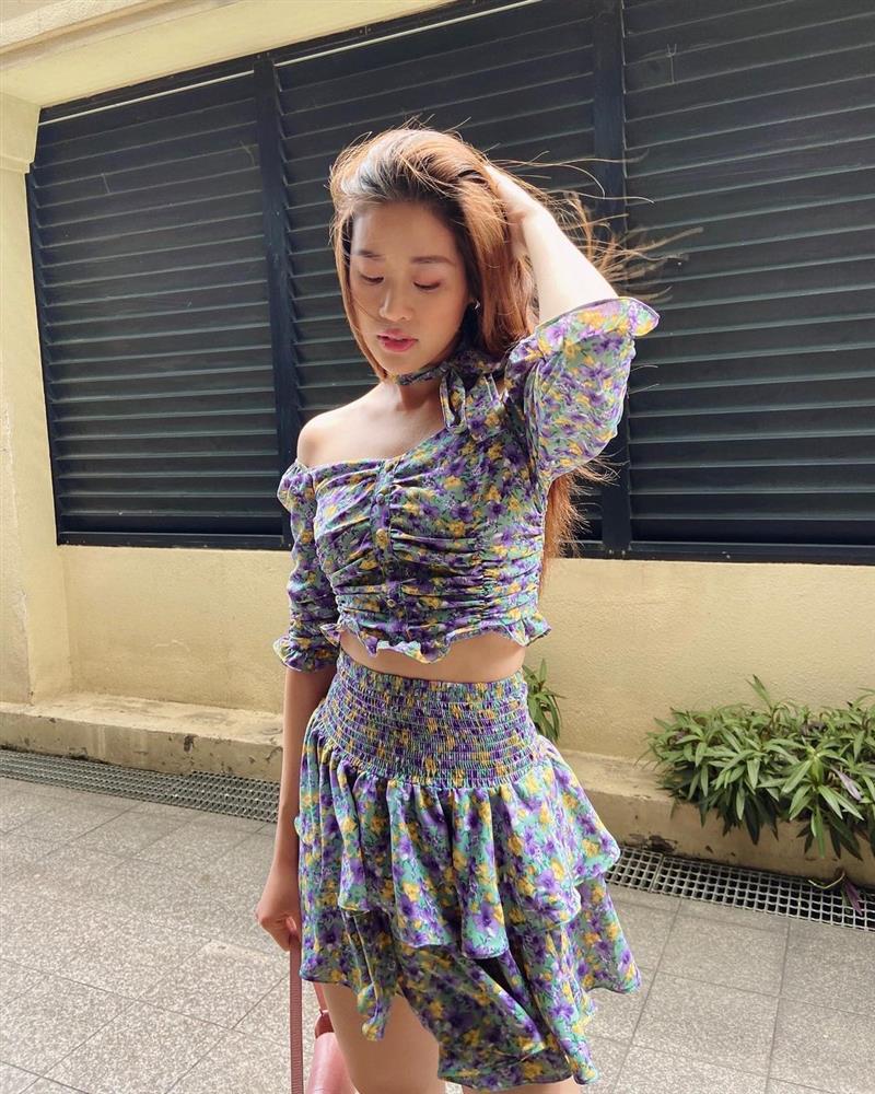 Style đời thường của Khánh Vân trái ngược hẳn với phong cách lồng lộn khi nàng hậu đi thi Miss Universe-9