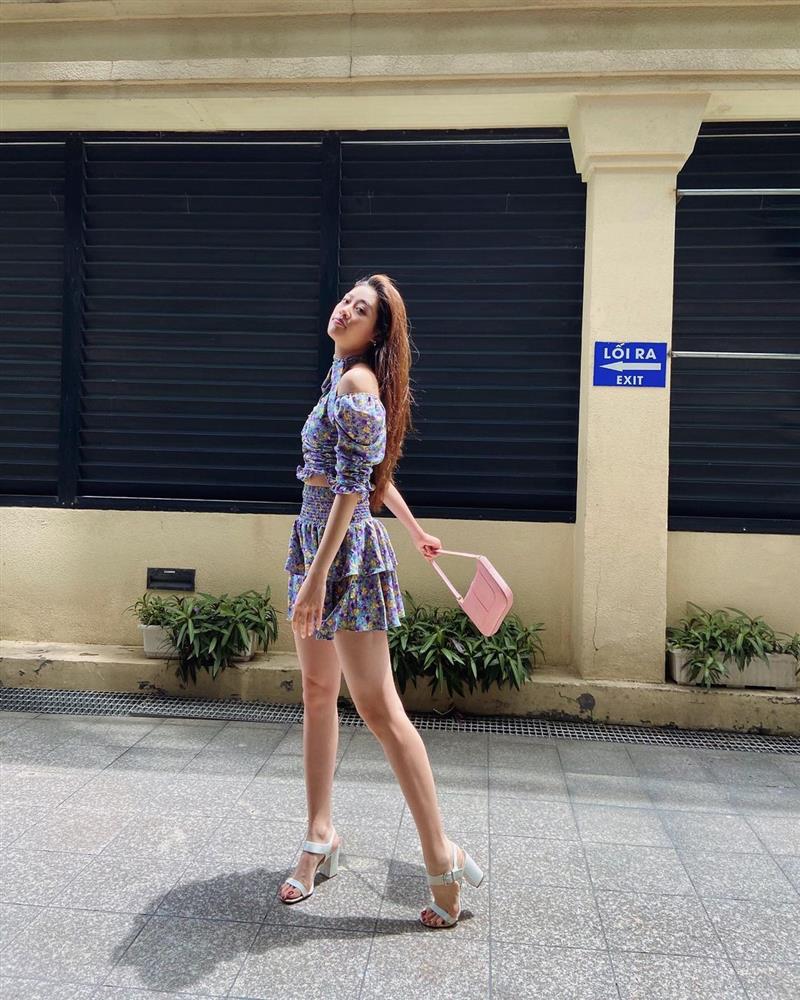 Style đời thường của Khánh Vân trái ngược hẳn với phong cách lồng lộn khi nàng hậu đi thi Miss Universe-10