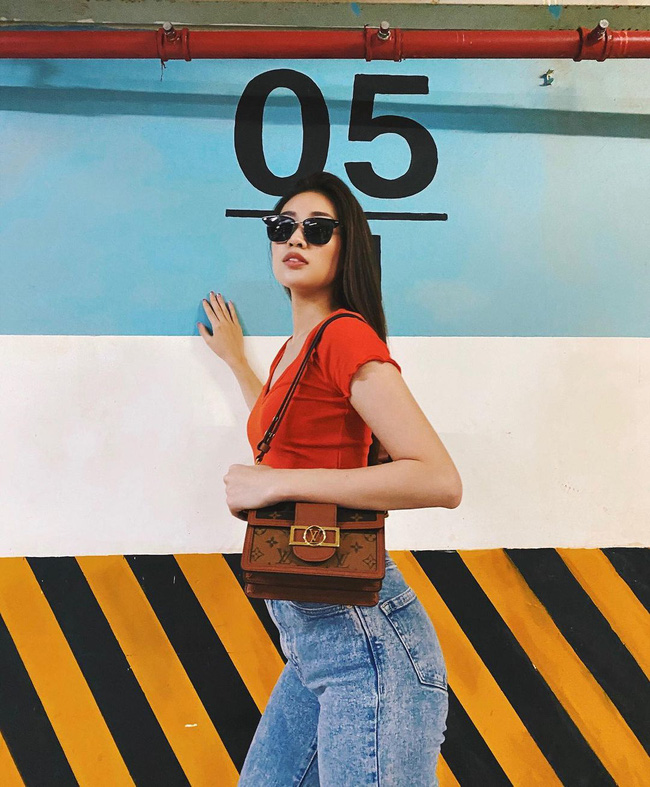 Style đời thường của Khánh Vân trái ngược hẳn với phong cách lồng lộn khi nàng hậu đi thi Miss Universe-11