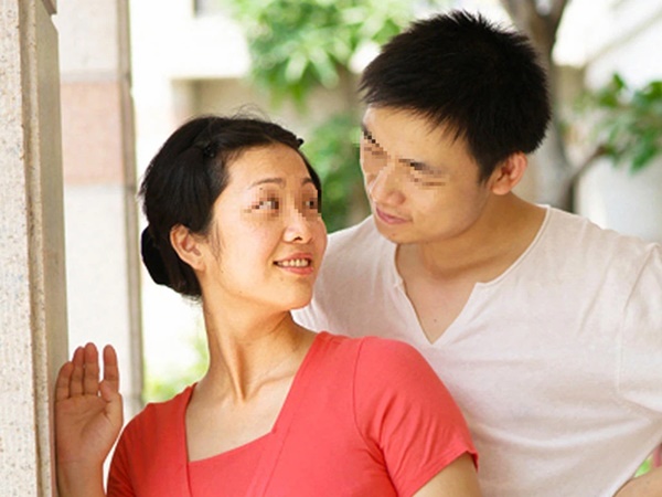 Con dâu mang thai được nhà chồng nâng như trứng, nào ngờ chửa trâu 12 tháng vẫn chưa đẻ, chồng run rẩy chạy đi báo cảnh sát-2