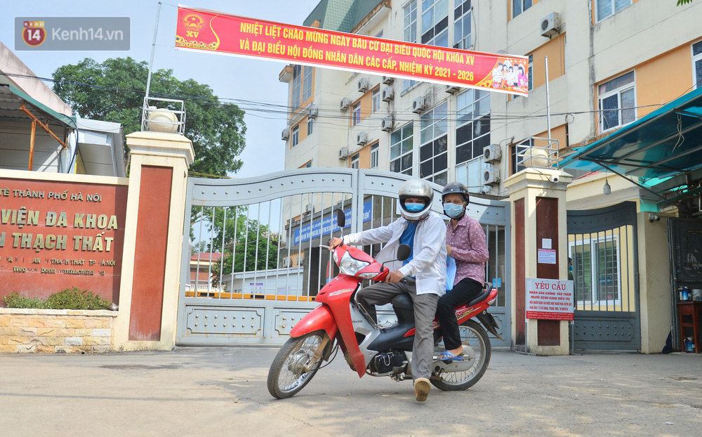 Ảnh: BV Đa khoa huyện Thạch Thất phun khử khuẩn, tạm dừng tiếp nhận bệnh nhân do liên quan ca mắc Covid-19-3