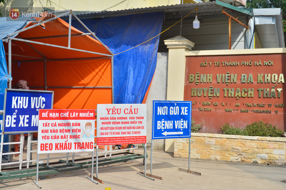 Ảnh: BV Đa khoa huyện Thạch Thất phun khử khuẩn, tạm dừng tiếp nhận bệnh nhân do liên quan ca mắc Covid-19-1