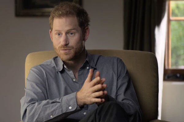 Ông nội mới mất chưa bao lâu, Hoàng tử Harry có hành động kỳ lạ trên sóng truyền hình, bôi nhọ danh tiếng Hoàng gia Anh-5