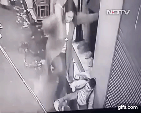 Những trường hợp thương tâm khi chó Pitbull nổi điên tấn công người: Mẹ bất lực gào thét hoảng loạn, em bé 11 tháng tuổi chết tức tưởi-1