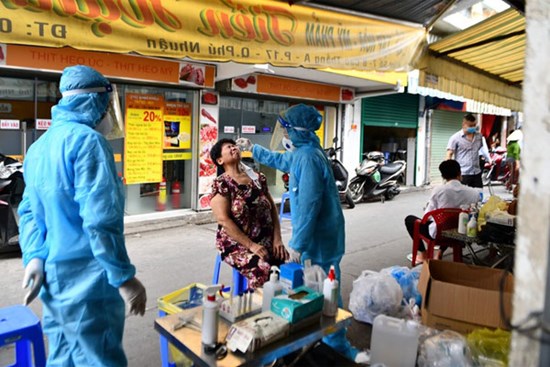 TP.HCM tìm người đến quán Starbucks ở quận 1