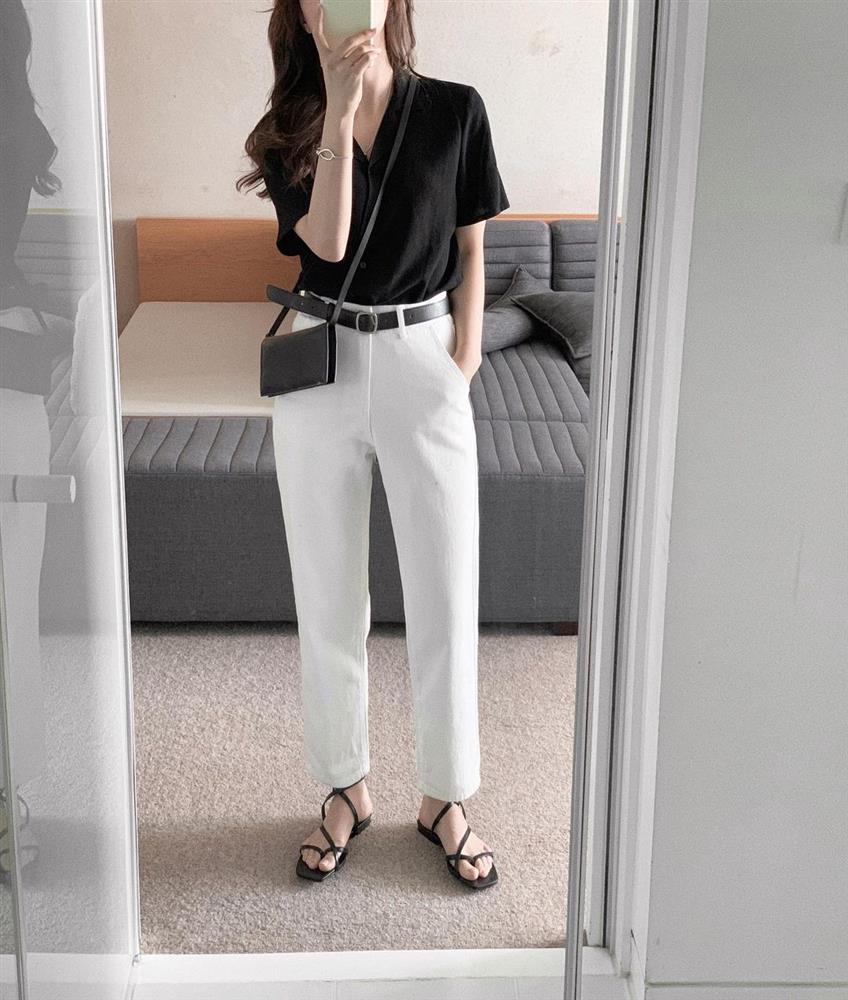 Kiểu quần jeans dễ mặc hơn skinny jeans, không hay dìm dáng như quần ống rộng nên xứng đáng để đầu tư-12