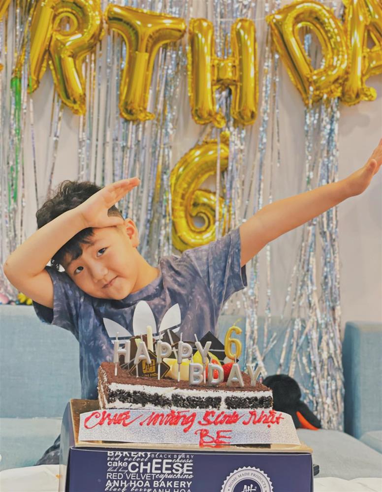 Con trai 6 tuổi dù chững chạc, bản lĩnh, Thu Quỳnh như bao bà mẹ khác vẫn vô cùng lo lắng khi con bước vào lớp 1-2