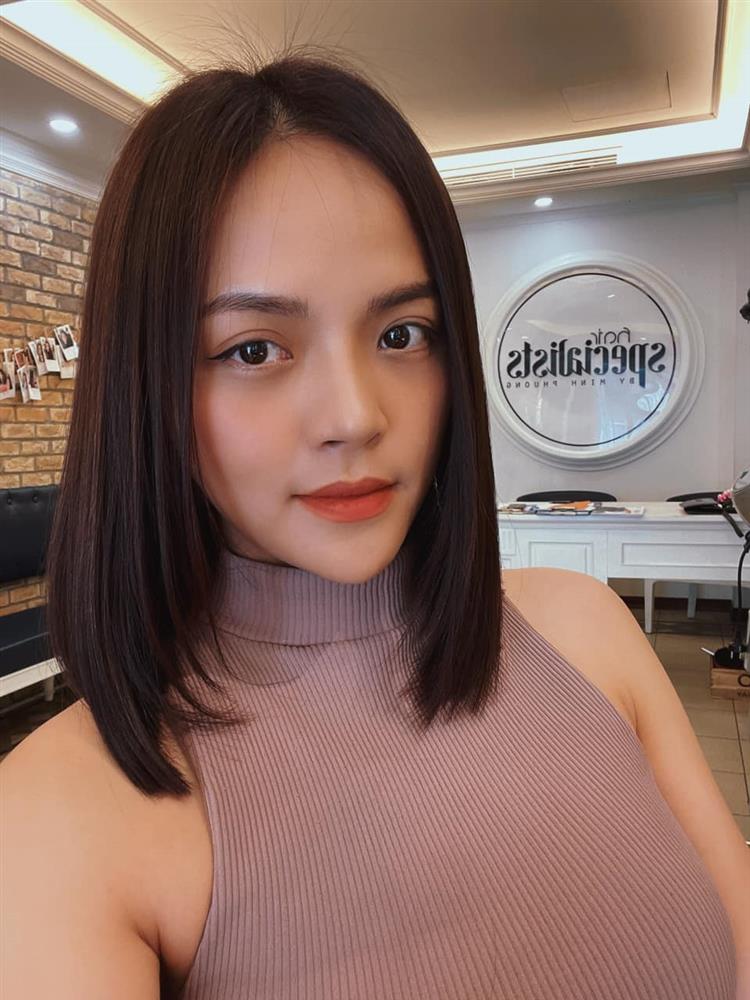 Con trai 6 tuổi dù chững chạc, bản lĩnh, Thu Quỳnh như bao bà mẹ khác vẫn vô cùng lo lắng khi con bước vào lớp 1-1