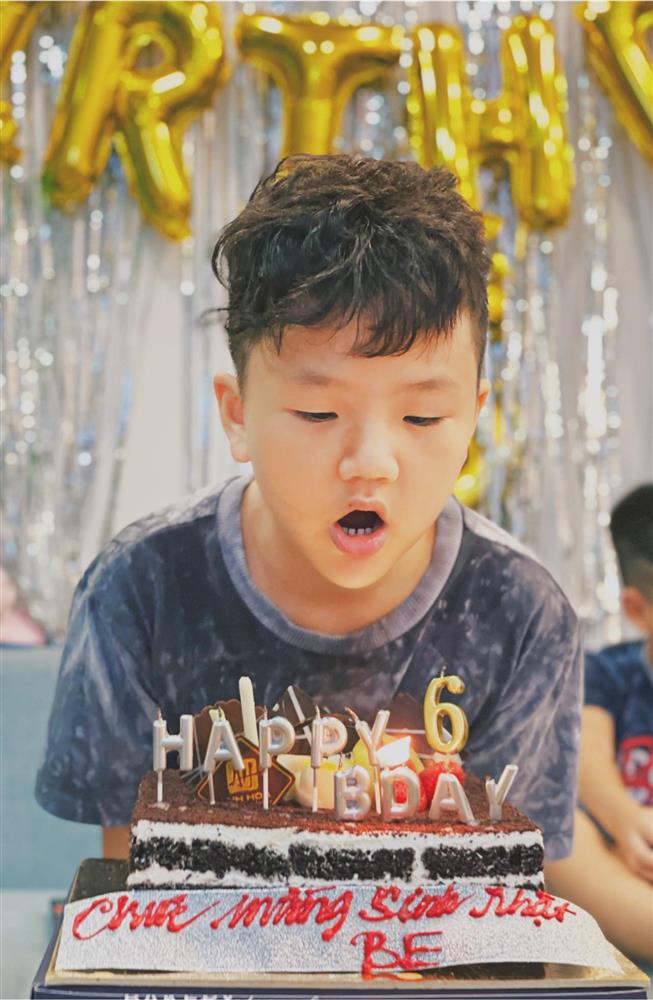 Con trai 6 tuổi dù chững chạc, bản lĩnh, Thu Quỳnh như bao bà mẹ khác vẫn vô cùng lo lắng khi con bước vào lớp 1-3