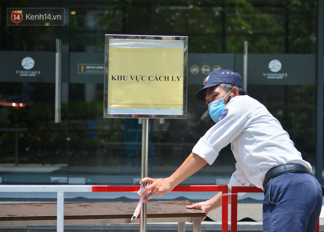 Ảnh: Cận cảnh phong toả toà chung cư 500 người dân ở Vinhomes Ocean Park do liên quan ca Covid-19-5