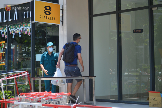 Ảnh: Cận cảnh phong toả toà chung cư 500 người dân ở Vinhomes Ocean Park do liên quan ca Covid-19-8