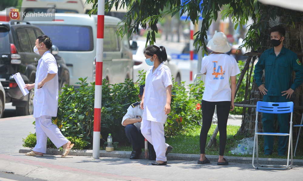 Ảnh: Cận cảnh phong toả toà chung cư 500 người dân ở Vinhomes Ocean Park do liên quan ca Covid-19-3