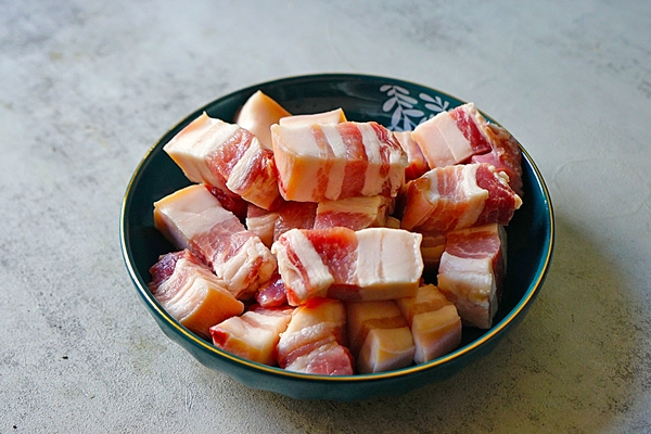 Khoe món thịt kho, Tăng Thanh Hà khiến ai cũng trầm trồ vì nước trong veo và đây là 3 cách kho thịt ngon như cách nàng dâu hào môn nấu-4