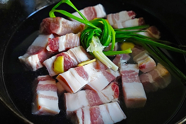 Khoe món thịt kho, Tăng Thanh Hà khiến ai cũng trầm trồ vì nước trong veo và đây là 3 cách kho thịt ngon như cách nàng dâu hào môn nấu-5