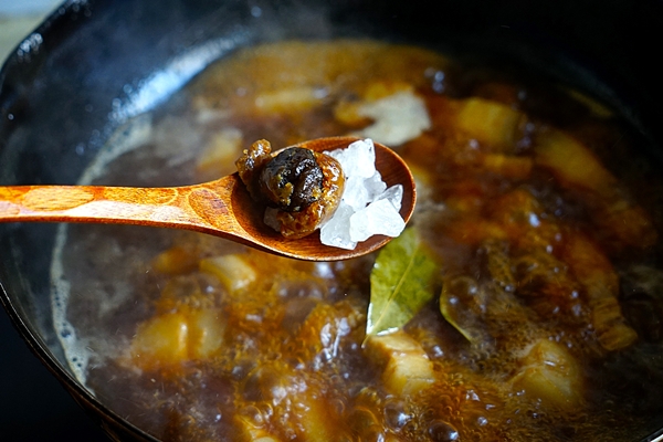 Khoe món thịt kho, Tăng Thanh Hà khiến ai cũng trầm trồ vì nước trong veo và đây là 3 cách kho thịt ngon như cách nàng dâu hào môn nấu-9