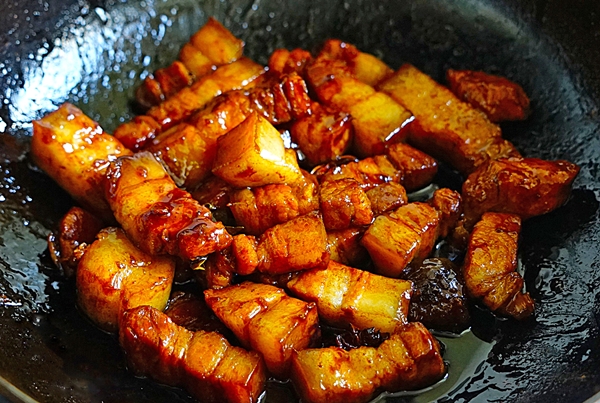 Khoe món thịt kho, Tăng Thanh Hà khiến ai cũng trầm trồ vì nước trong veo và đây là 3 cách kho thịt ngon như cách nàng dâu hào môn nấu-10