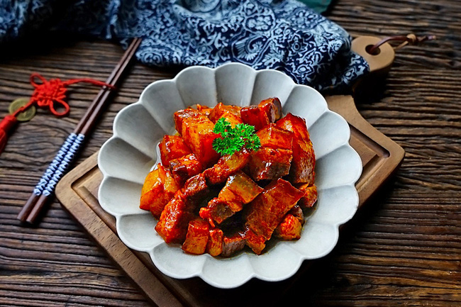 Khoe món thịt kho, Tăng Thanh Hà khiến ai cũng trầm trồ vì nước trong veo và đây là 3 cách kho thịt ngon như cách nàng dâu hào môn nấu-11