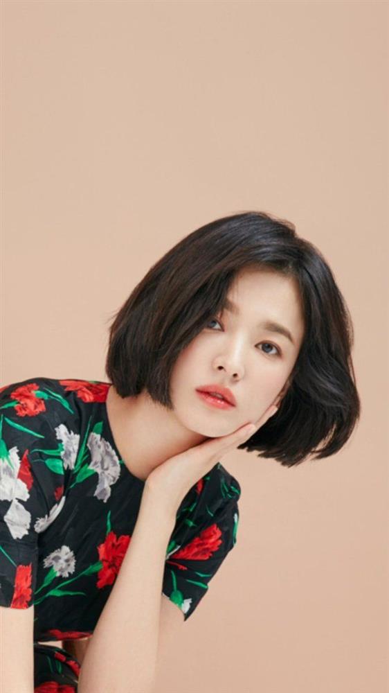 Song Hye Kyo bao năm chỉ để tóc đen và nâu, nhìn ảnh tóc đỏ của cô sẽ hiểu ngay lý do-4