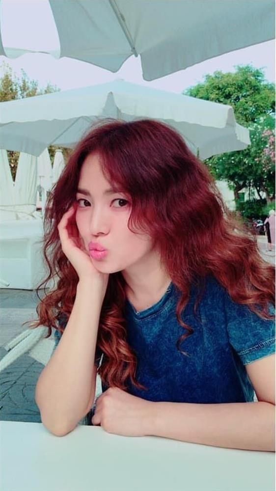 Song Hye Kyo bao năm chỉ để tóc đen và nâu, nhìn ảnh tóc đỏ của cô sẽ hiểu ngay lý do-5