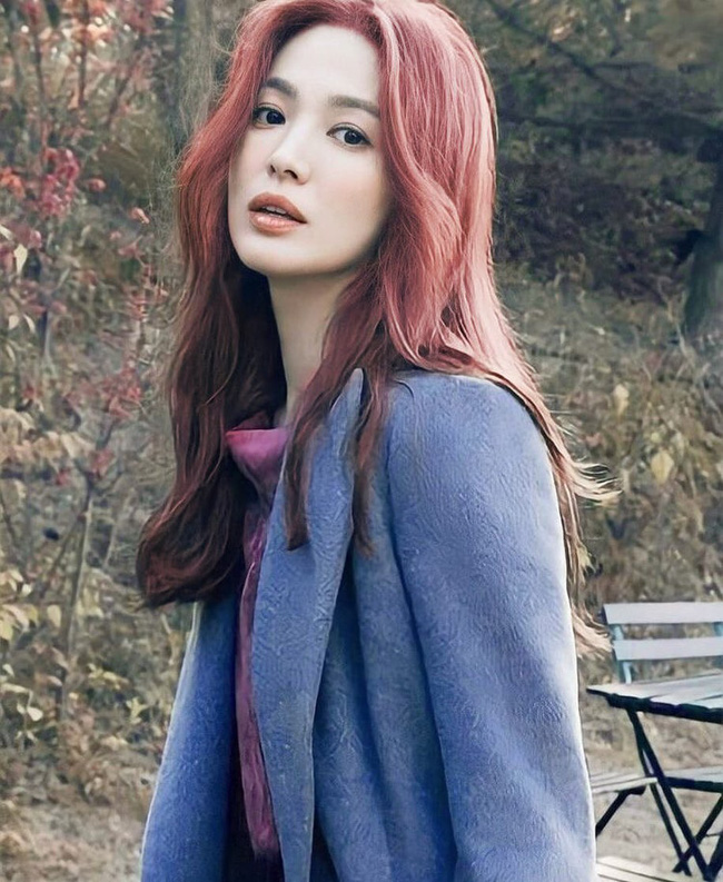 Song Hye Kyo bao năm chỉ để tóc đen và nâu, nhìn ảnh tóc đỏ của cô sẽ hiểu ngay lý do-6