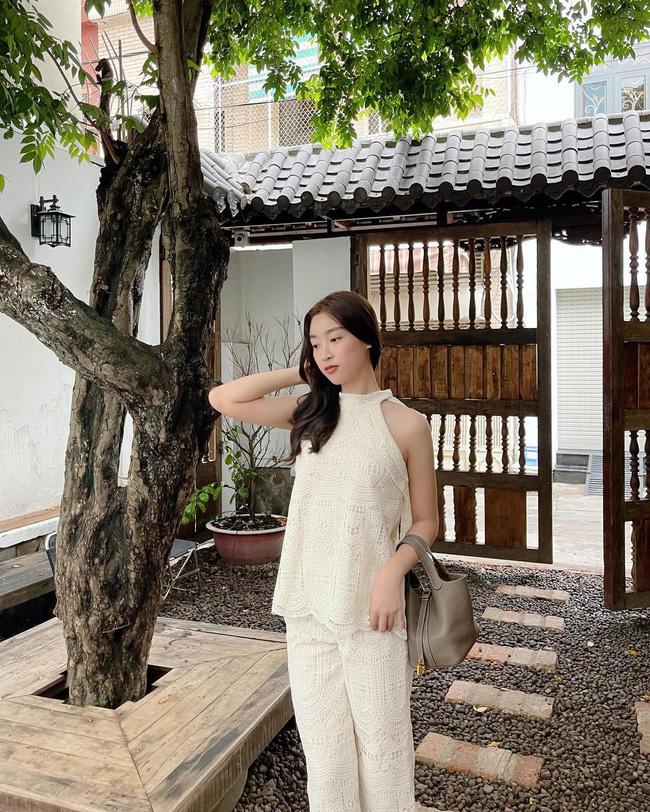 Học sao Việt lên đồ combo đồng màu mát mẻ, chẳng tốn công mix&match-1