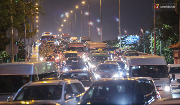 TP.HCM: Xe khách không được chở quá 20 người, taxi không được bật điều hoà từ ngày 22/5-1