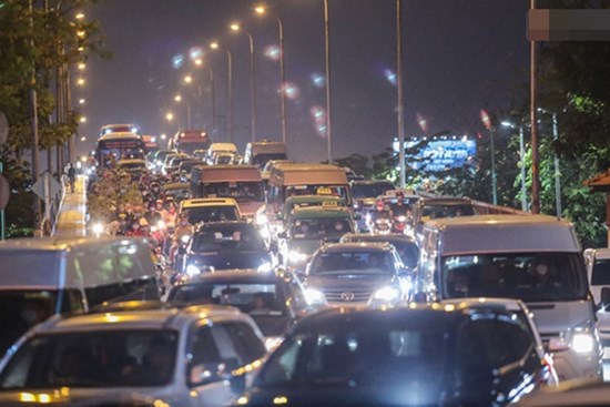 TP.HCM: Xe khách không được chở quá 20 người, taxi không được bật điều hoà từ ngày 22/5