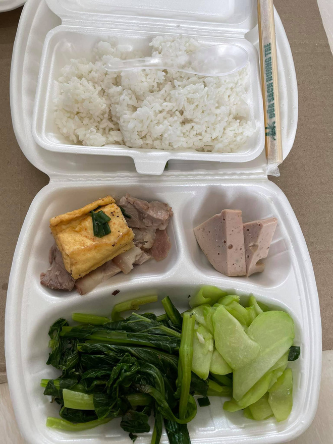 Du học sinh bị chỉ trích vì chê đồ ăn ở khu cách ly không nuốt nổi-3