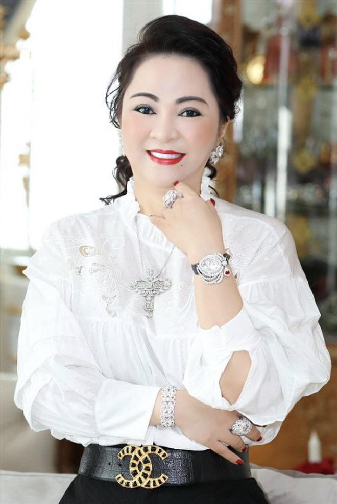 Đây là nghệ sĩ Việt mới bị đại gia Phương Hằng khiêu chiến và còn tuyên bố chơi tất tay trên livestream-2