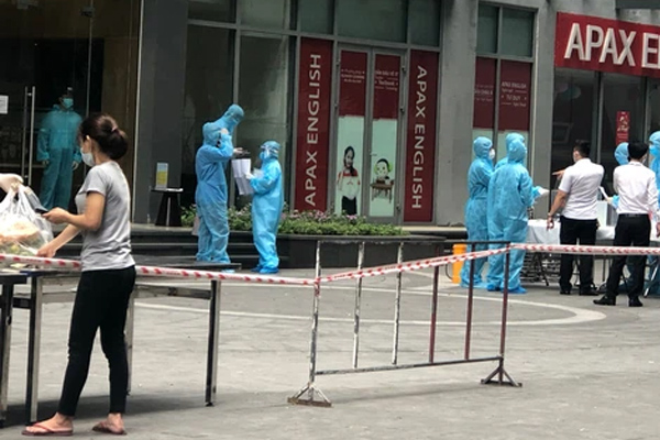 Hà Nội ghi nhận 2 ca dương tính SARS-CoV-2, trong đó có nam thanh niên 19 tuổi đến sân bóng chơi cùng F0-1