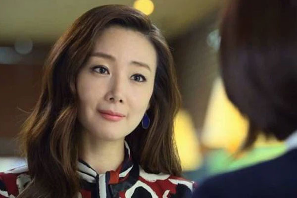 Lỡ có thai nhưng gia đình bạn trai chối bỏ, 5 năm sau tôi cười khẩy khi thấy mẹ anh khóc lóc trước cửa van xin-1