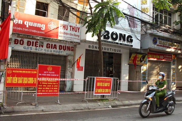 Công an vào cuộc điều tra hành vi đôi vợ chồng mắc Covid-19 đóng cửa, không nghe điện thoại của tổ phòng dịch suốt gần 2 tiếng-2
