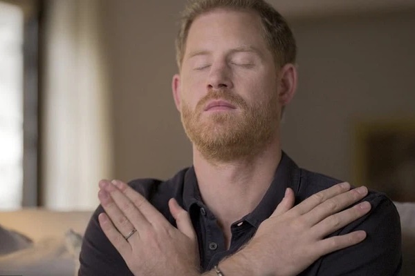 Động thái đáp trả của các thành viên Hoàng gia Anh sau khi bị Harry dội bom: Chỉ một nụ cười cũng đủ nói lên tất cả-3