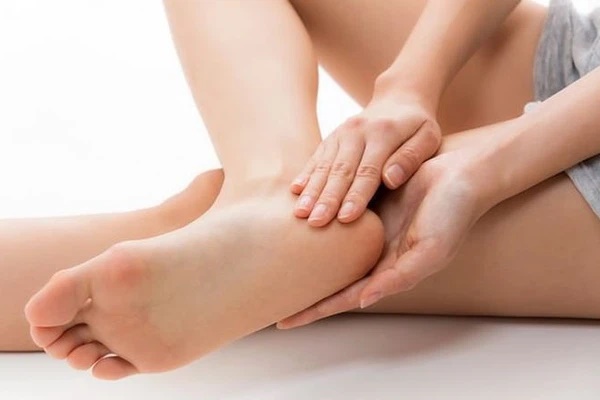 Tự kiểm tra thận còn tốt hay không thông qua 4 tín hiệu trên bàn chân-3