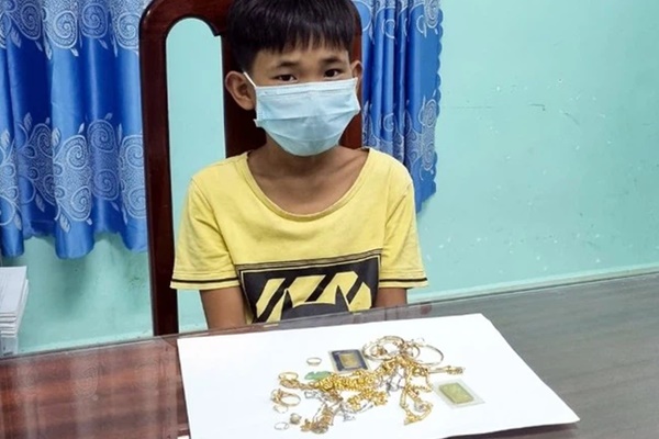 Dân mạng bó tay với hành động của tên trộm khi lẻn vào nhà dân-1