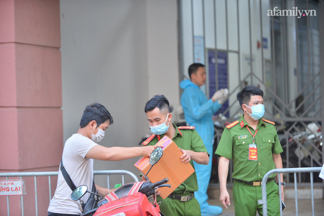 Hà Nội: Phong tỏa một tòa nhà tại KĐT Việt Hưng liên quan 3 ca dương tính SARS-CoV-2 trong cùng gia đình ở Times City-2