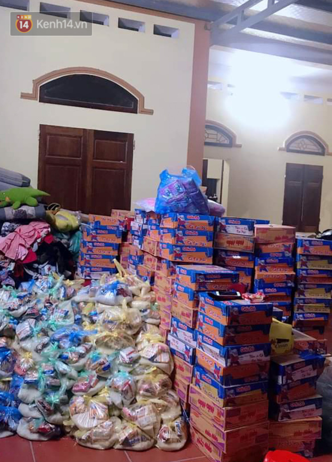 Cuộc sống công nhân đang mắc kẹt trong tâm dịch Covid-19 Bắc Giang: Ngày ngày làm bạn với điện thoại, nửa tháng ăn cơm trắng và cá khô-3