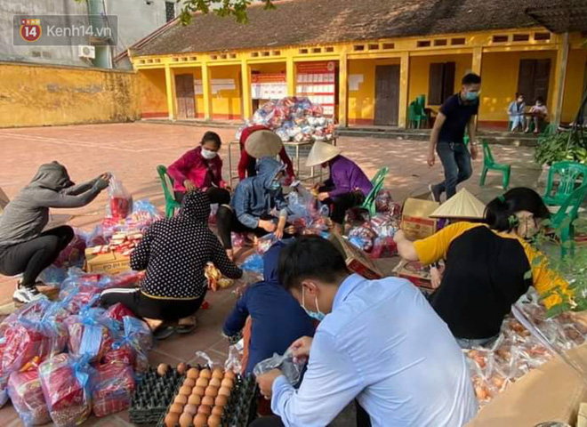 Cuộc sống công nhân đang mắc kẹt trong tâm dịch Covid-19 Bắc Giang: Ngày ngày làm bạn với điện thoại, nửa tháng ăn cơm trắng và cá khô-6