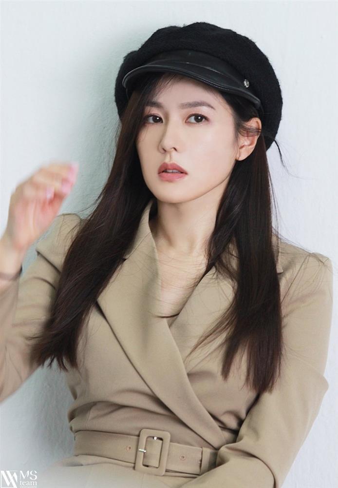 Son Ye Jin đẹp rung động lòng người khi diện đủ thể loại mũ, trót ngắm là không thể rời mắt-8