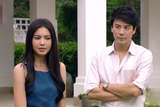 Chồng tuyên bố sẵn sàng bỏ vợ, cô không đáp lại nửa lời nhưng sự xuất hiện của vị khách lạ khiến anh ta hối lỗi